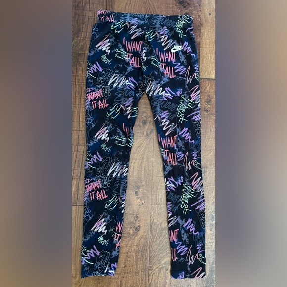 Nike girl youth glow in the dark leggings 
Size XL/extra large - Picture 2 of 8